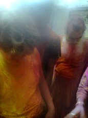 A-divine-moment-during-Holi-celebrations-a-divine-face-appeared-on-the-shoulders-of-Gurudev